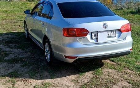 Volkswagen Jetta VI, 2013 год, 1 000 000 рублей, 3 фотография