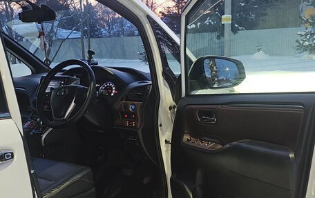 Toyota Esquire I, 2015 год, 2 150 000 рублей, 12 фотография