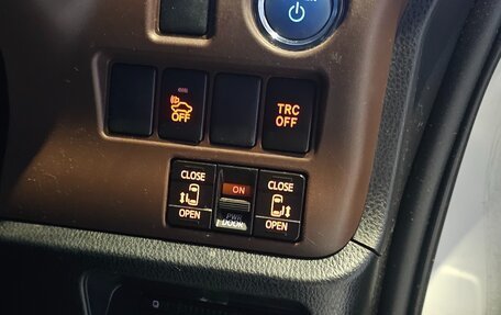 Toyota Esquire I, 2015 год, 2 150 000 рублей, 14 фотография