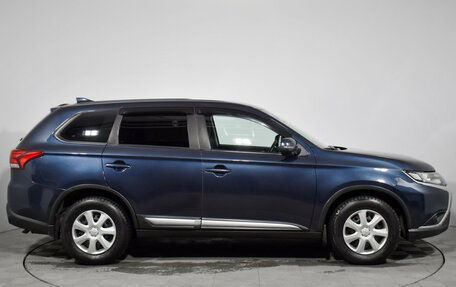 Mitsubishi Outlander III рестайлинг 3, 2018 год, 1 590 000 рублей, 4 фотография