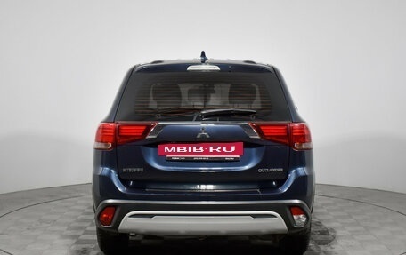 Mitsubishi Outlander III рестайлинг 3, 2018 год, 1 590 000 рублей, 6 фотография