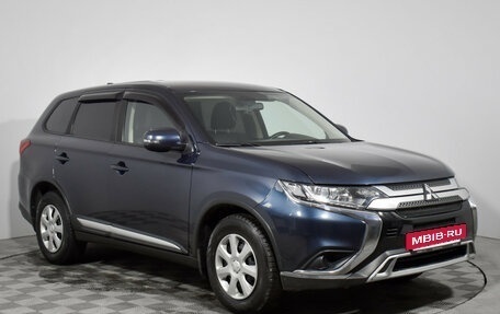 Mitsubishi Outlander III рестайлинг 3, 2018 год, 1 590 000 рублей, 3 фотография