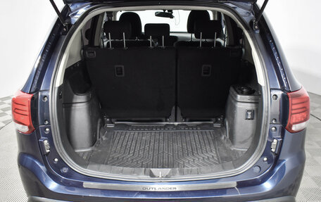 Mitsubishi Outlander III рестайлинг 3, 2018 год, 1 590 000 рублей, 19 фотография