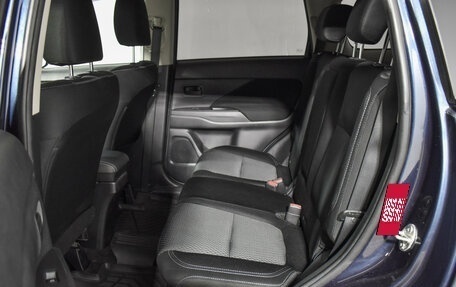 Mitsubishi Outlander III рестайлинг 3, 2018 год, 1 590 000 рублей, 11 фотография