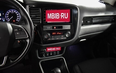 Mitsubishi Outlander III рестайлинг 3, 2018 год, 1 590 000 рублей, 17 фотография