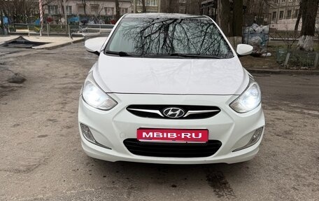 Hyundai Solaris II рестайлинг, 2011 год, 880 000 рублей, 1 фотография