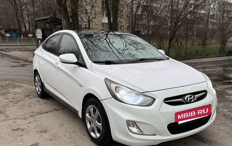 Hyundai Solaris II рестайлинг, 2011 год, 880 000 рублей, 3 фотография