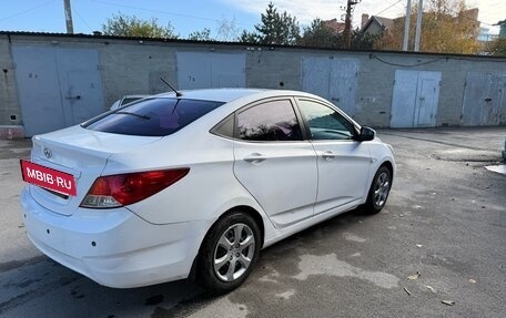 Hyundai Solaris II рестайлинг, 2011 год, 880 000 рублей, 5 фотография