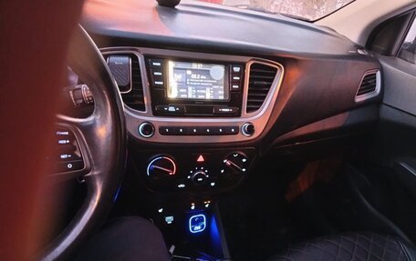 Hyundai Solaris II рестайлинг, 2019 год, 750 000 рублей, 5 фотография