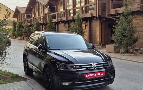 Volkswagen Tiguan II, 2018 год, 3 693 000 рублей, 2 фотография