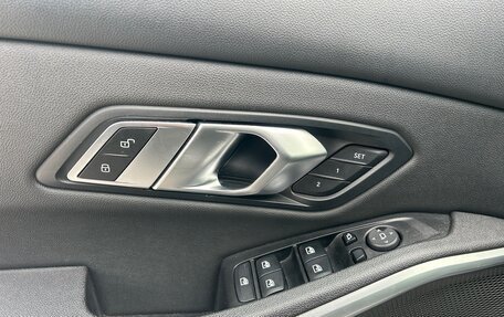 BMW 3 серия, 2019 год, 2 990 000 рублей, 14 фотография