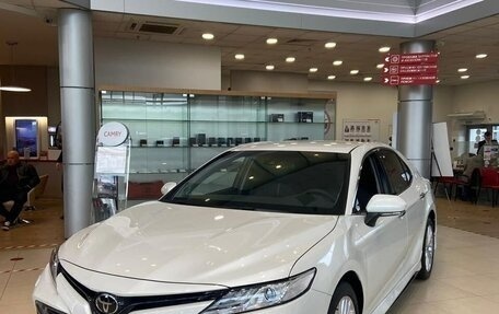 Toyota Camry, 2021 год, 3 950 000 рублей, 1 фотография