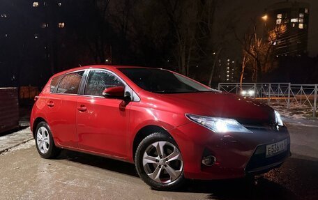 Toyota Auris II, 2013 год, 1 250 000 рублей, 2 фотография