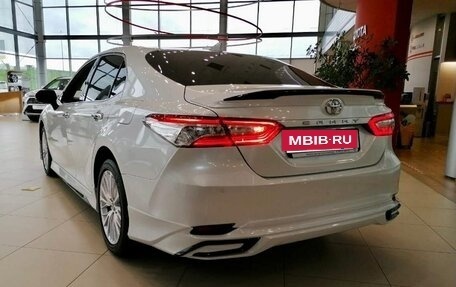 Toyota Camry, 2021 год, 3 950 000 рублей, 2 фотография