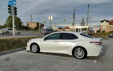 Toyota Camry, 2021 год, 3 950 000 рублей, 4 фотография