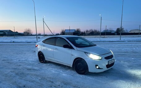 Hyundai Solaris II рестайлинг, 2013 год, 360 000 рублей, 3 фотография