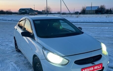 Hyundai Solaris II рестайлинг, 2013 год, 360 000 рублей, 2 фотография
