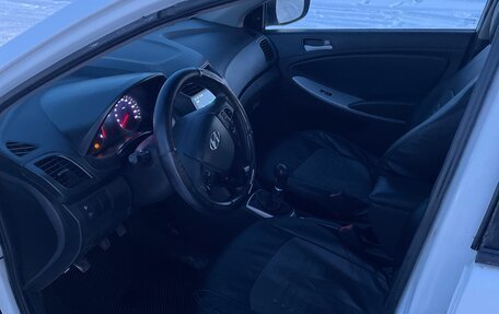 Hyundai Solaris II рестайлинг, 2013 год, 360 000 рублей, 8 фотография