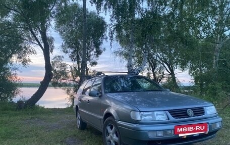 Volkswagen Passat B4, 1993 год, 350 000 рублей, 2 фотография