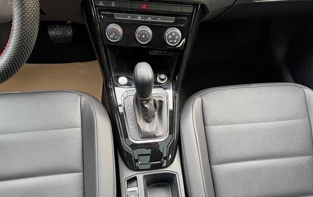 Volkswagen T-Roc I, 2022 год, 1 932 013 рублей, 13 фотография