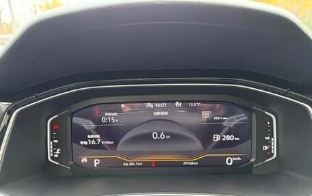 Volkswagen T-Roc I, 2022 год, 1 932 013 рублей, 8 фотография