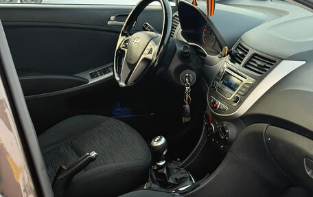 Hyundai Solaris II рестайлинг, 2015 год, 850 000 рублей, 27 фотография