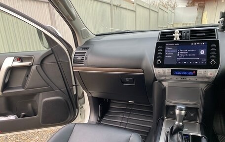 Toyota Land Cruiser Prado 150 рестайлинг 2, 2022 год, 5 500 000 рублей, 3 фотография