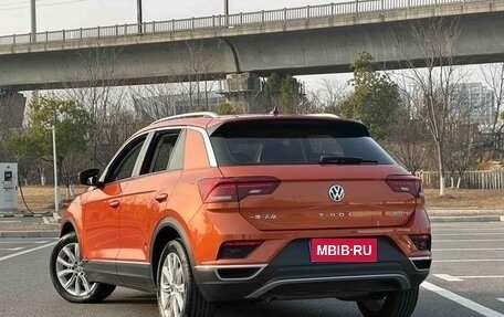 Volkswagen T-Roc I, 2022 год, 1 740 334 рублей, 2 фотография