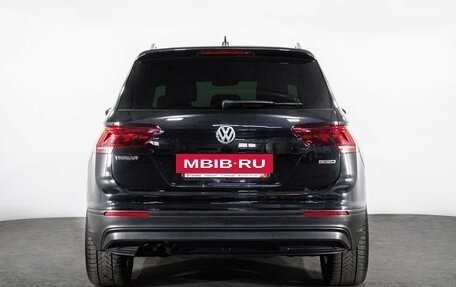 Volkswagen Tiguan II, 2018 год, 2 148 000 рублей, 4 фотография
