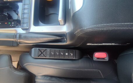 Toyota Land Cruiser 200, 2019 год, 7 250 000 рублей, 8 фотография