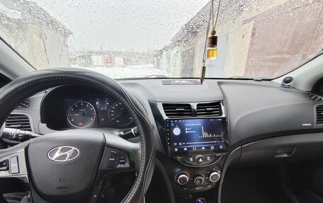 Hyundai Solaris II рестайлинг, 2016 год, 900 000 рублей, 10 фотография