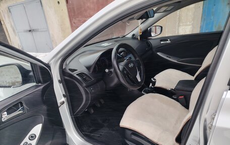 Hyundai Solaris II рестайлинг, 2016 год, 900 000 рублей, 12 фотография