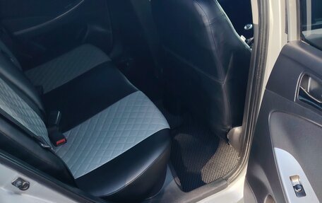 Hyundai Solaris II рестайлинг, 2016 год, 900 000 рублей, 17 фотография