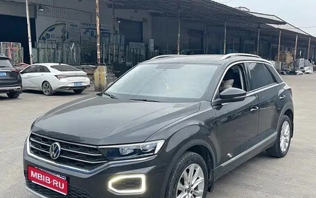 Volkswagen T-Roc I, 2021 год, 1 742 000 рублей, 1 фотография