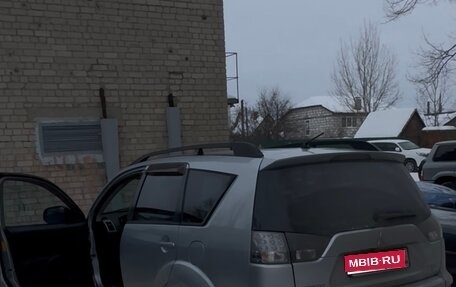 Mitsubishi Outlander III рестайлинг 3, 2011 год, 1 070 000 рублей, 1 фотография