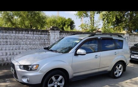 Mitsubishi Outlander III рестайлинг 3, 2011 год, 1 070 000 рублей, 2 фотография