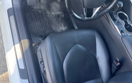 Toyota Camry, 2019 год, 3 200 000 рублей, 5 фотография