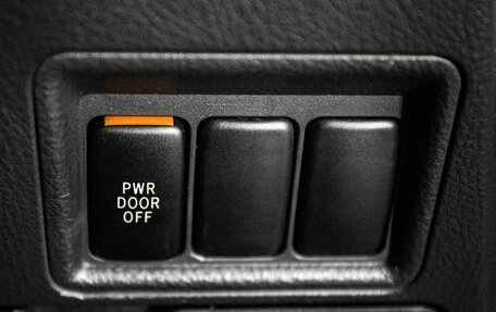 Toyota ISis I, 2011 год, 1 330 000 рублей, 17 фотография