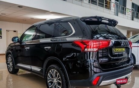 Mitsubishi Outlander III рестайлинг 3, 2016 год, 2 598 000 рублей, 5 фотография