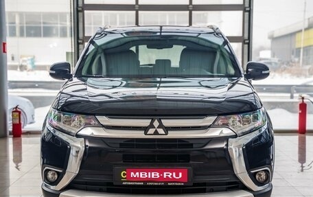 Mitsubishi Outlander III рестайлинг 3, 2016 год, 2 598 000 рублей, 2 фотография