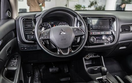 Mitsubishi Outlander III рестайлинг 3, 2016 год, 2 598 000 рублей, 20 фотография