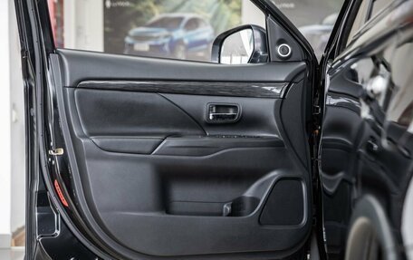 Mitsubishi Outlander III рестайлинг 3, 2016 год, 2 598 000 рублей, 13 фотография