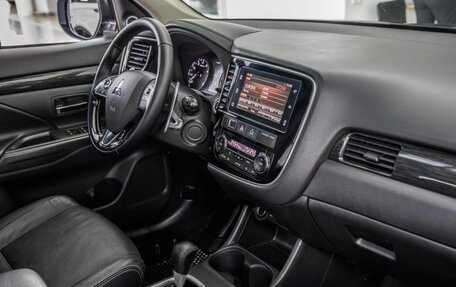 Mitsubishi Outlander III рестайлинг 3, 2016 год, 2 598 000 рублей, 21 фотография