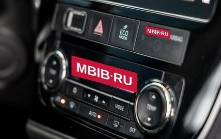 Mitsubishi Outlander III рестайлинг 3, 2016 год, 2 598 000 рублей, 23 фотография