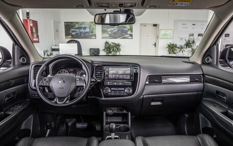 Mitsubishi Outlander III рестайлинг 3, 2016 год, 2 598 000 рублей, 24 фотография