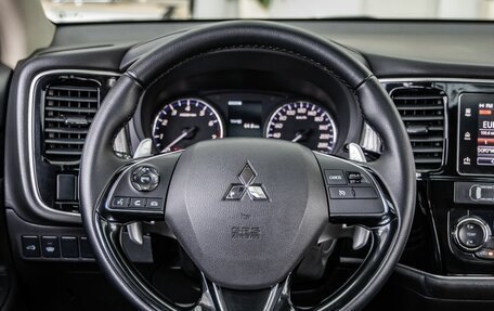 Mitsubishi Outlander III рестайлинг 3, 2016 год, 2 598 000 рублей, 31 фотография