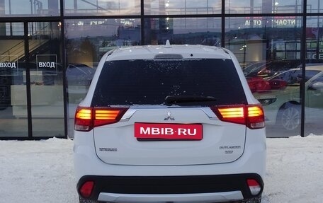 Mitsubishi Outlander III рестайлинг 3, 2017 год, 1 890 000 рублей, 6 фотография