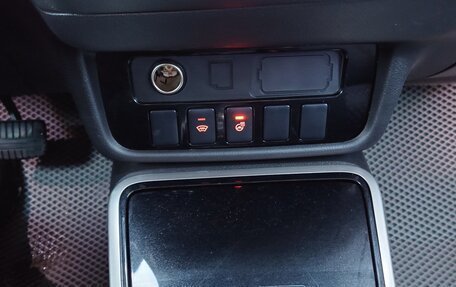 Mitsubishi Outlander III рестайлинг 3, 2017 год, 1 890 000 рублей, 13 фотография