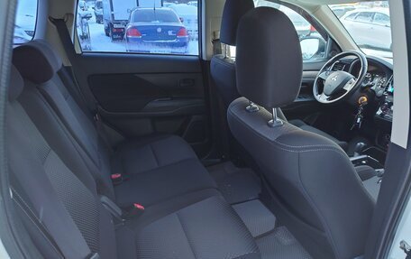 Mitsubishi Outlander III рестайлинг 3, 2017 год, 1 890 000 рублей, 15 фотография