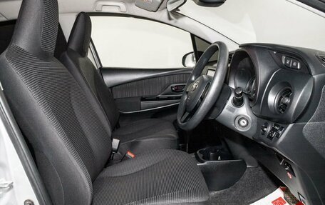 Toyota Vitz, 2017 год, 890 000 рублей, 5 фотография